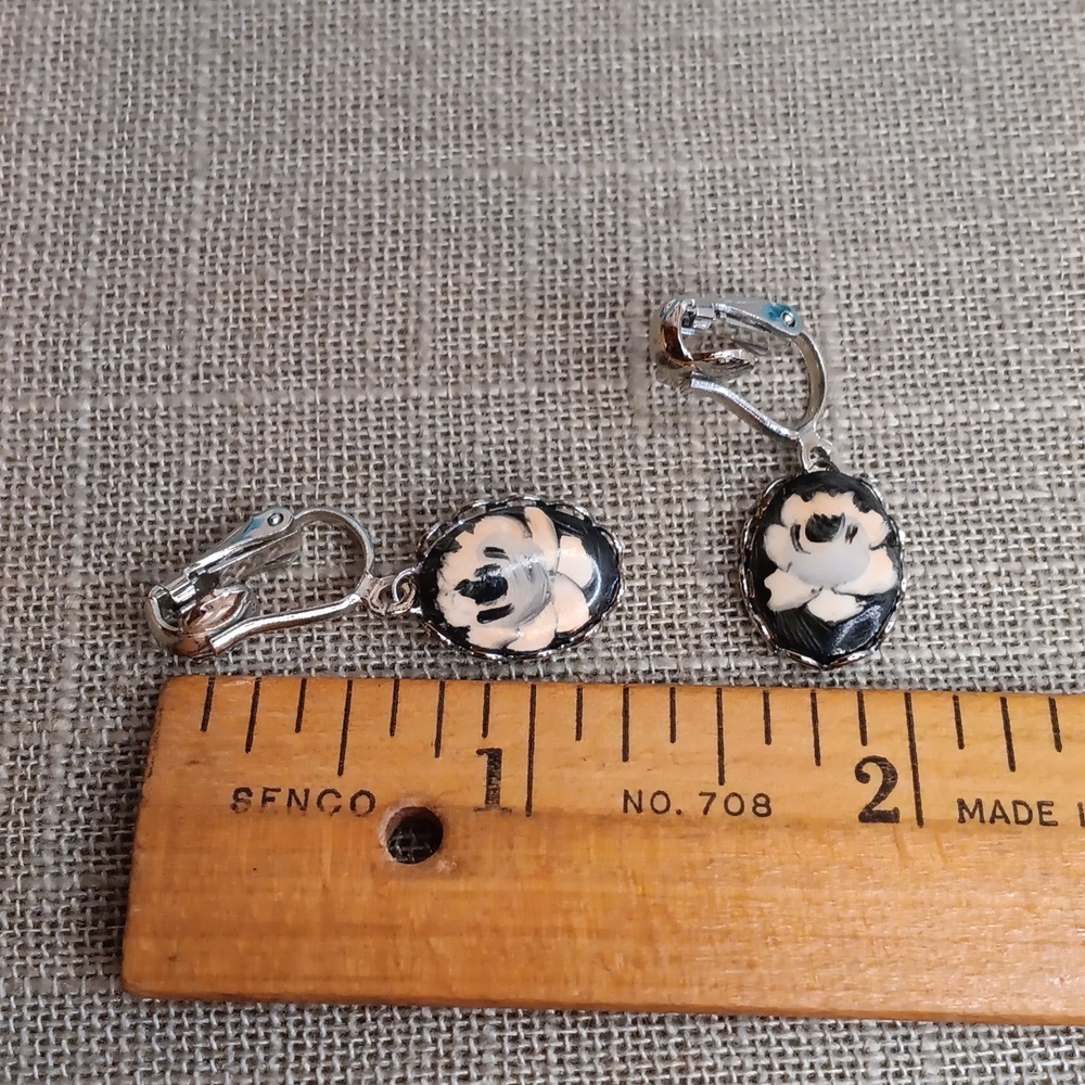 Black White Rose Dangle Silver Tone Clip Earrings Vintage - Picture 5 of 5